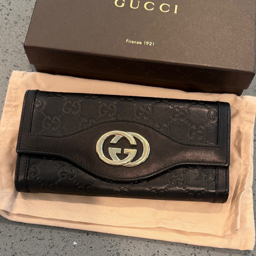 Gucci Black Leather Wallet with Gold Logo